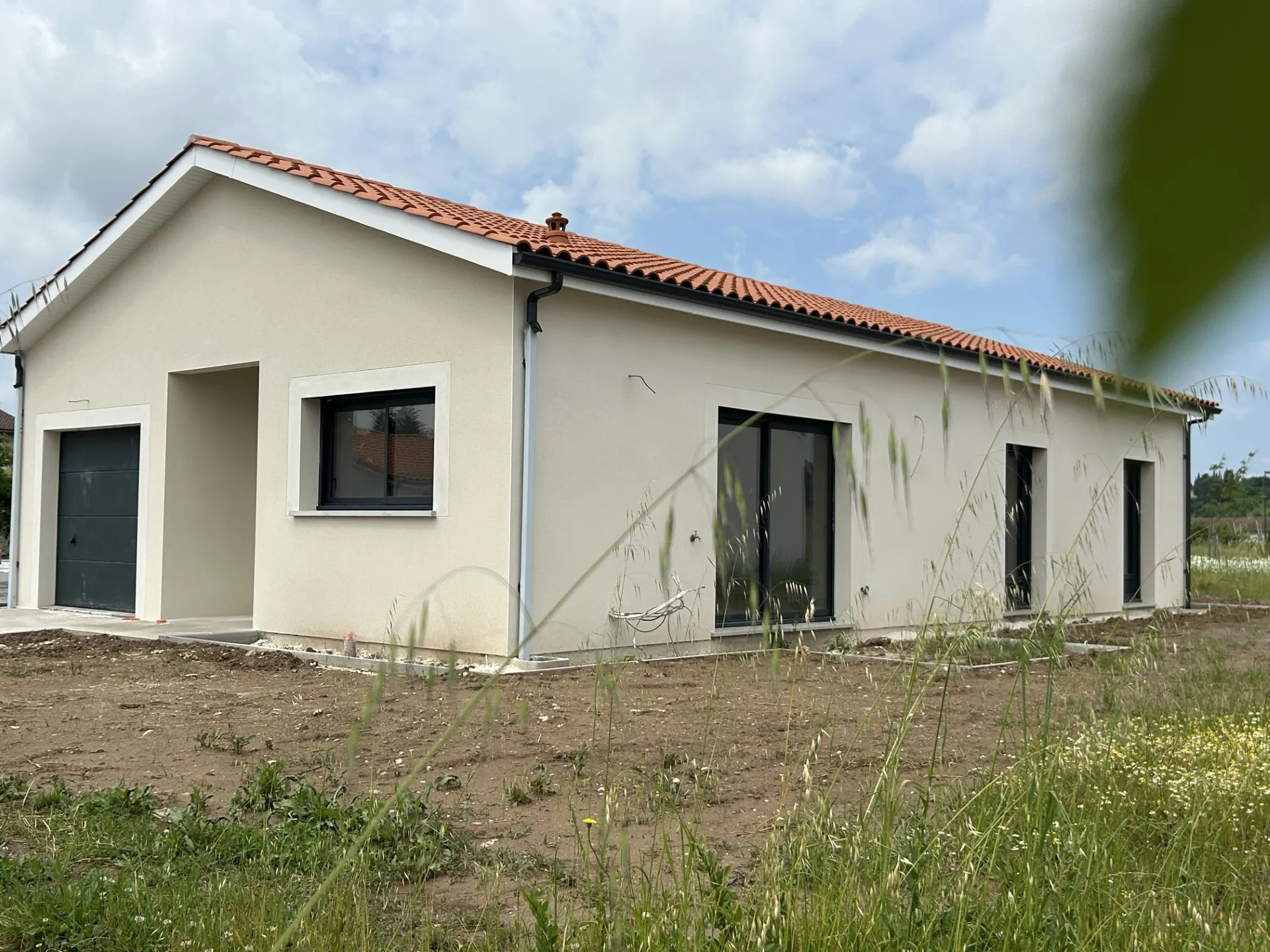 Maison neuve à vendre à Ste Bazeille - 3 chambres, jardin, terrasse, proche commerces