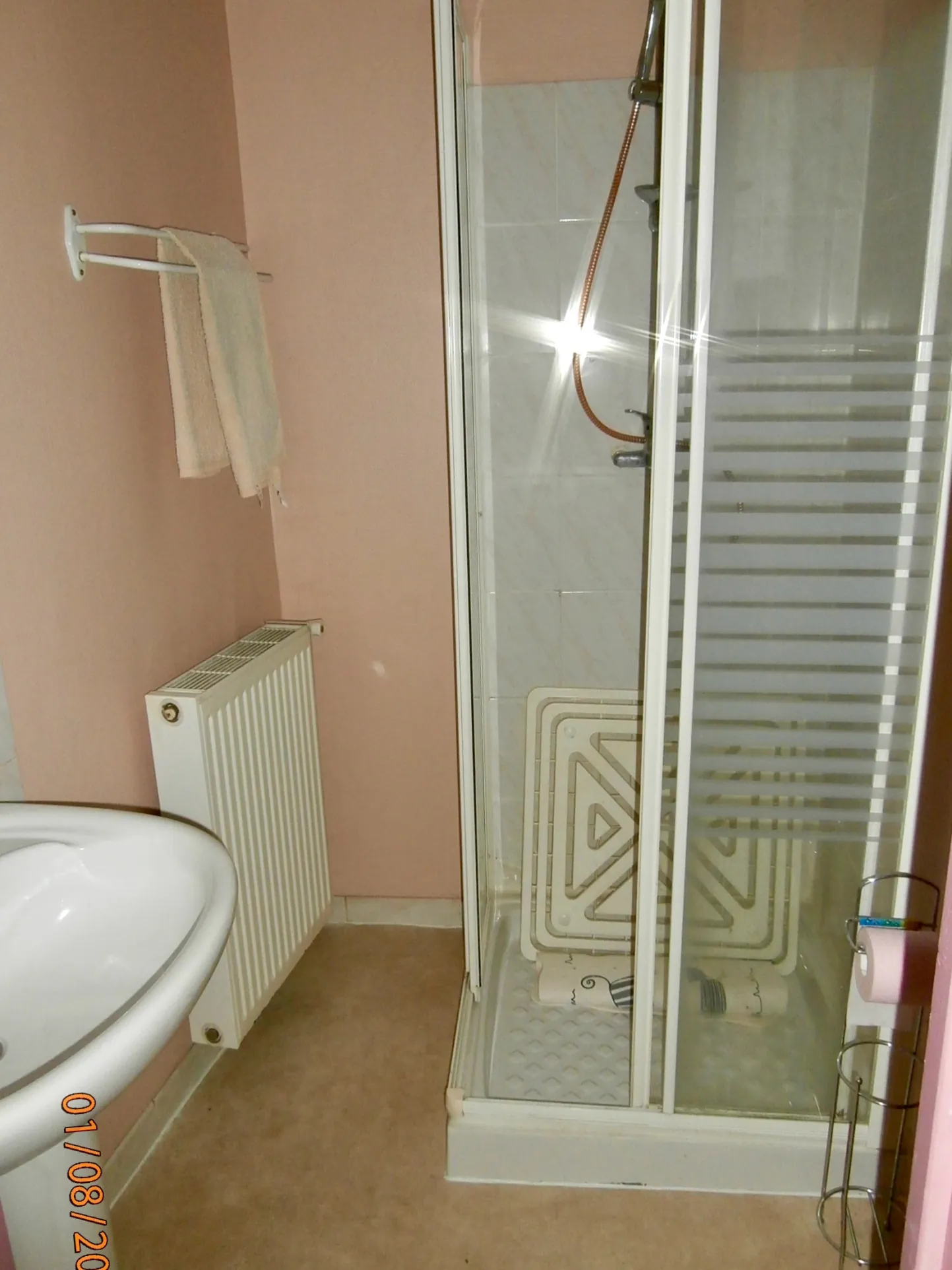 Immeuble locatif à Cusset proche Vichy avec local commercial et appartements F1 à vendre 