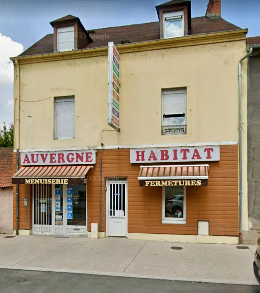 Immeuble locatif à Cusset proche Vichy avec local commercial et appartements F1 à vendre