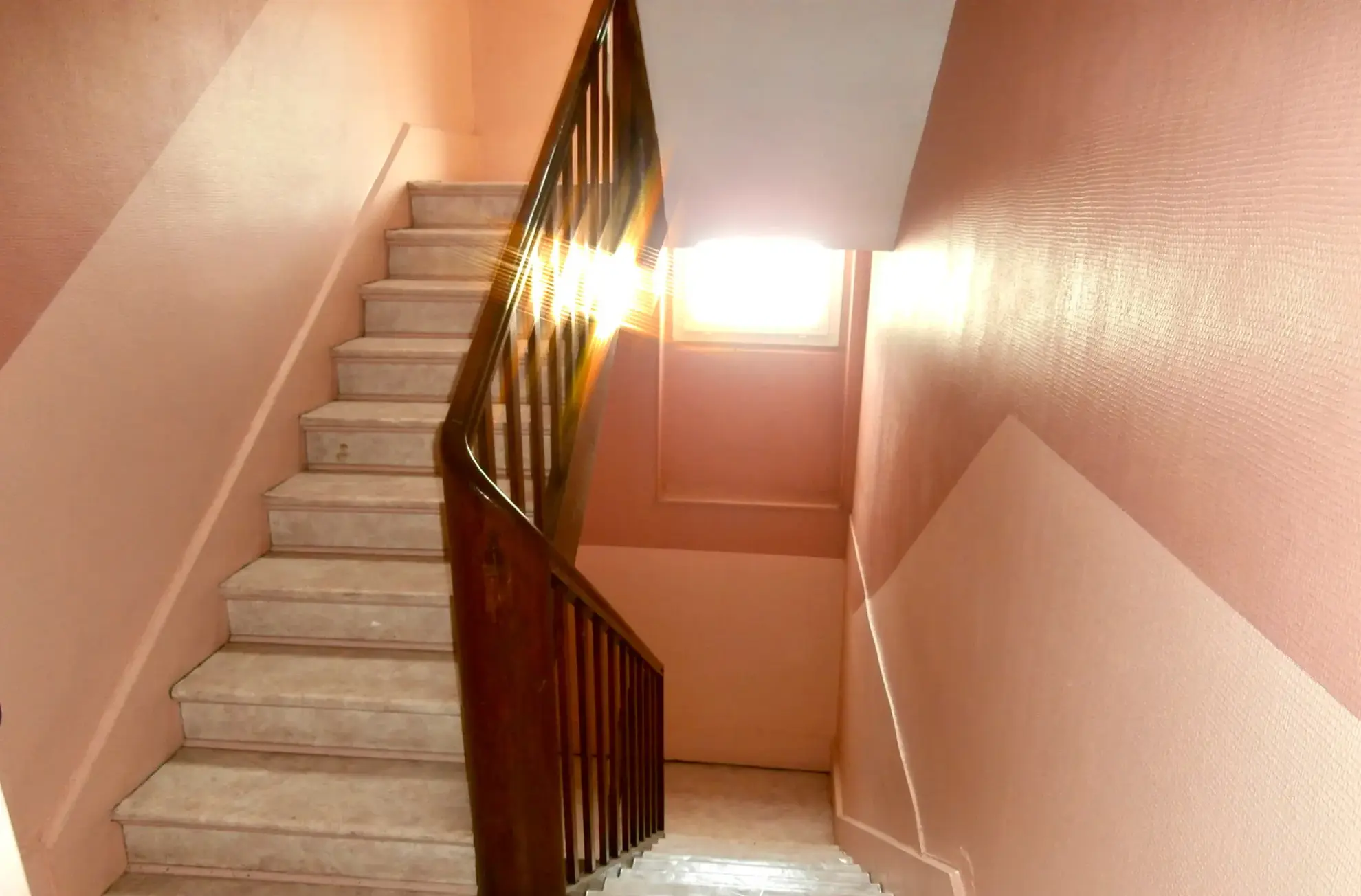 Immeuble locatif à Cusset proche Vichy avec local commercial et appartements F1 à vendre 