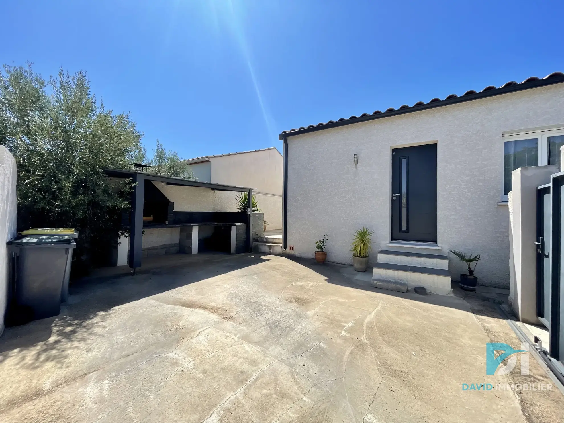 Belle maison de plain-pied à Saint-Thibéry de 87 m² avec jardin et terrasse 