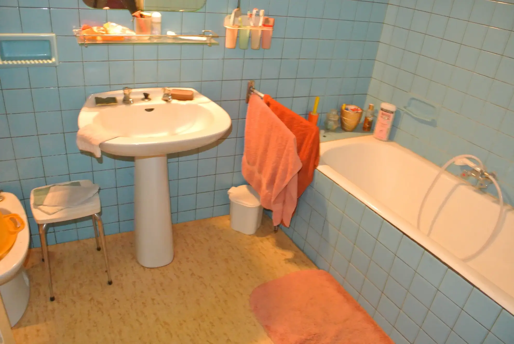 Maison de village à vendre à Sainte Bazeille avec patio, garages et grands volumes 