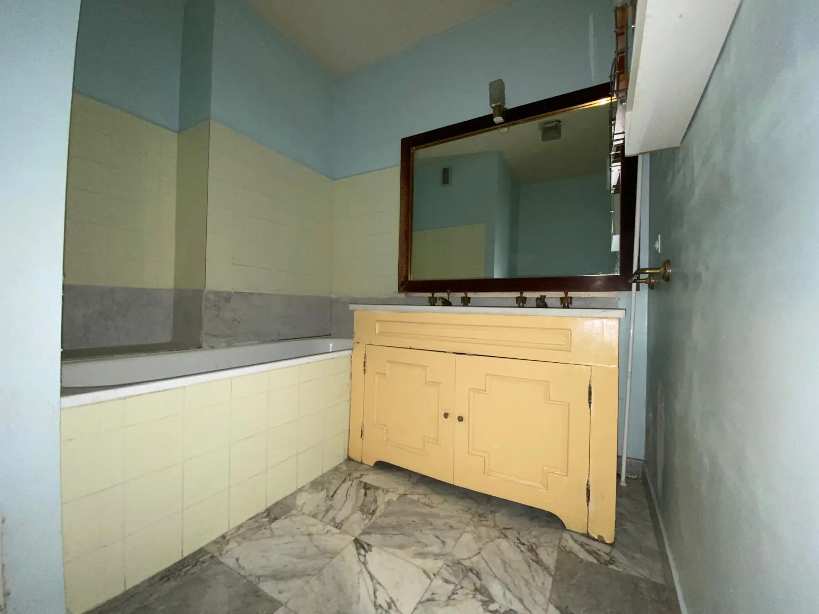 Bel appartement à rénover proche Parly 2, Le Chesnay - 2 chambres, parking, cave 