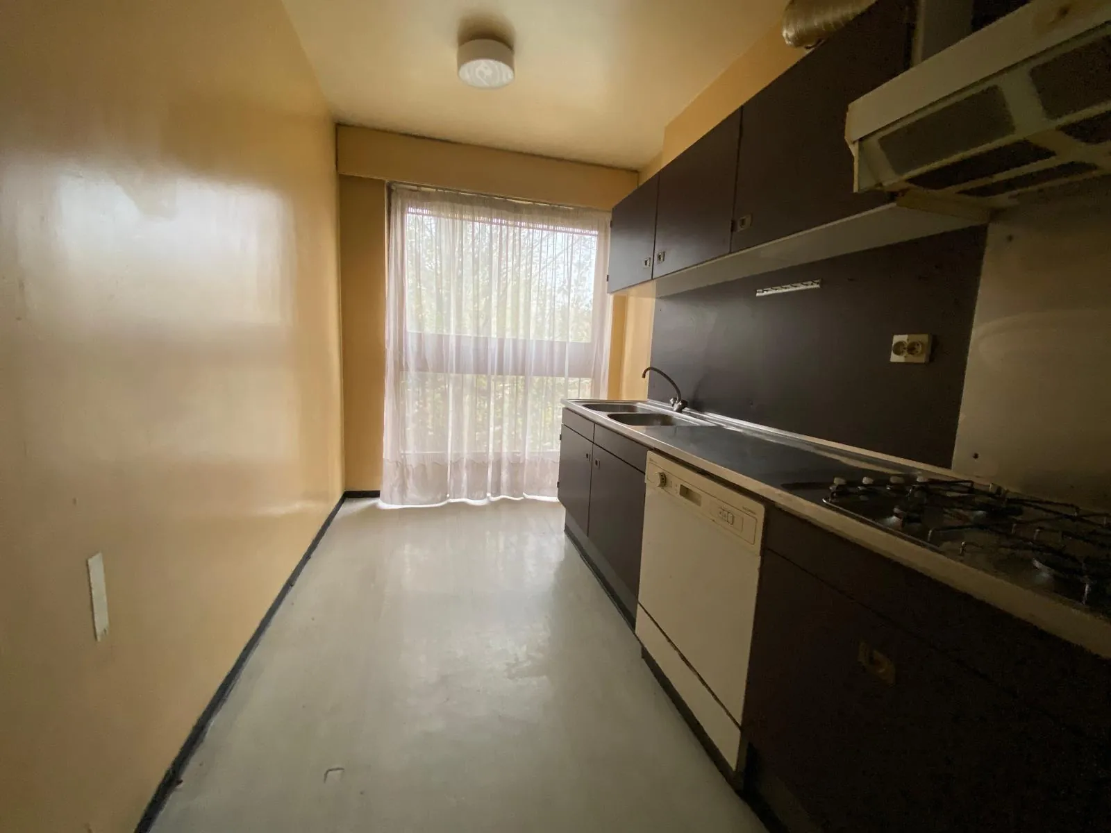 Bel appartement à rénover proche Parly 2, Le Chesnay - 2 chambres, parking, cave 