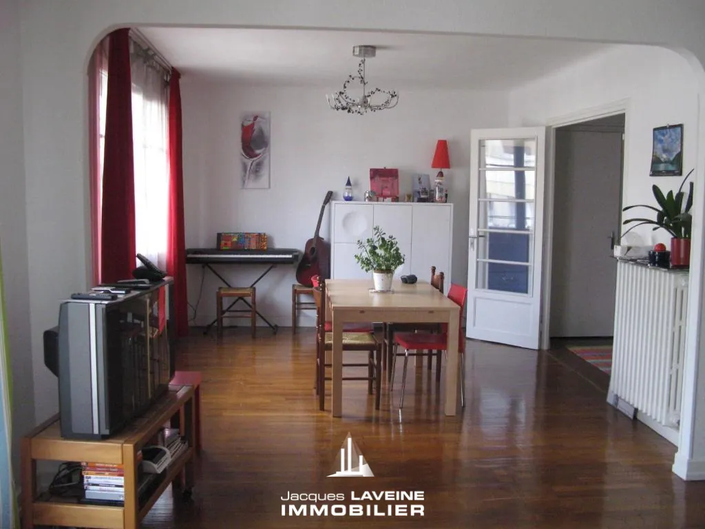 Appartement 5 pièces à Metz proche de la gare avec garage et cave 