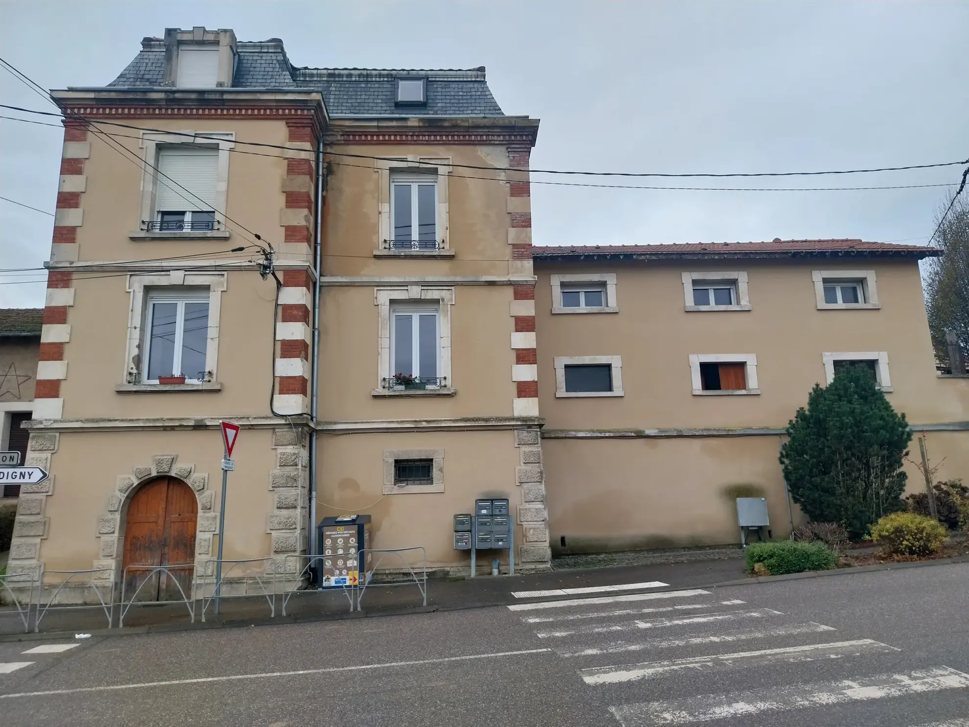 Immeuble de rapport à Lesménils avec potentiel de rénovation