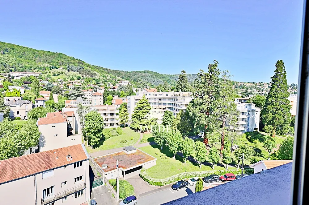 Appartement lumineux à Chamalieres avec vue panoramique – à rénover, 107,75 m² 