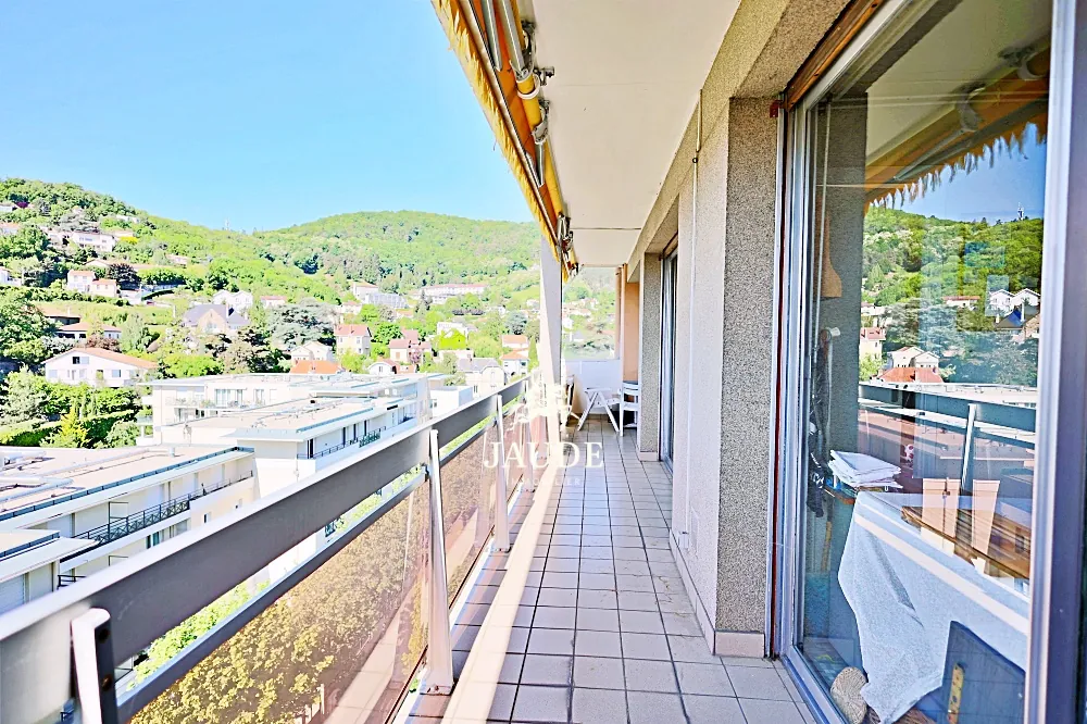 Appartement lumineux à Chamalieres avec vue panoramique – à rénover, 107,75 m² 