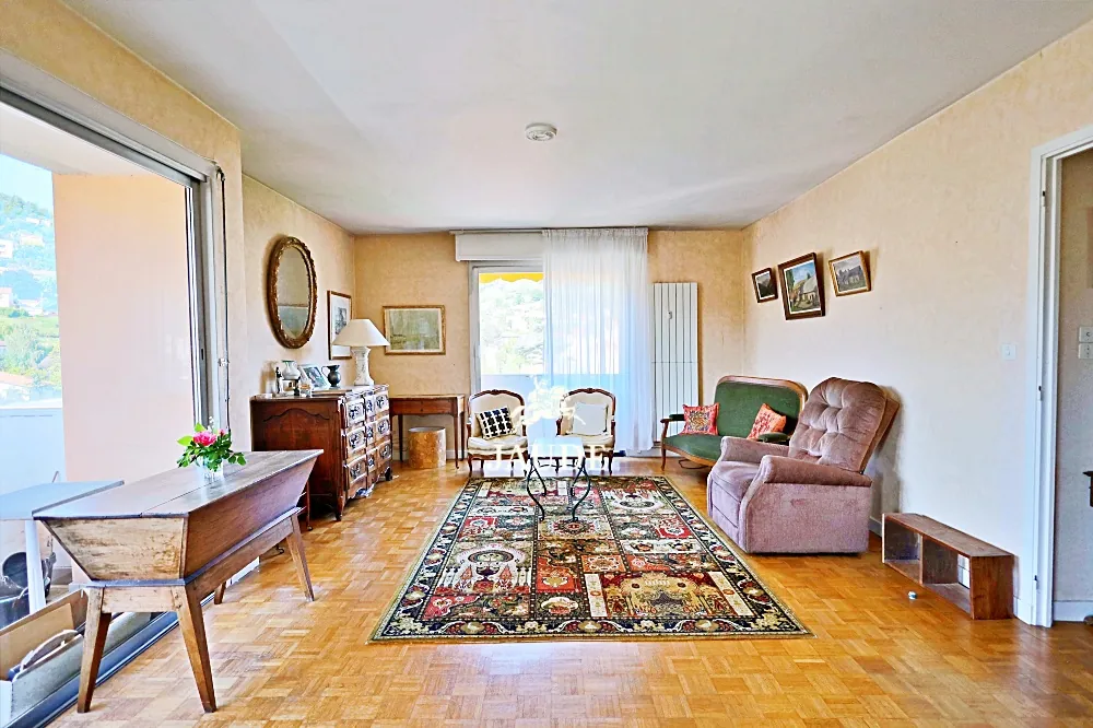 Appartement lumineux à Chamalieres avec vue panoramique – à rénover, 107,75 m² 