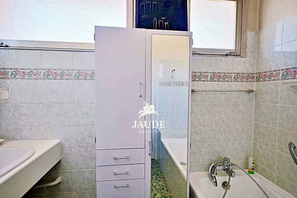 Appartement lumineux à Chamalieres avec vue panoramique – à rénover, 107,75 m² 