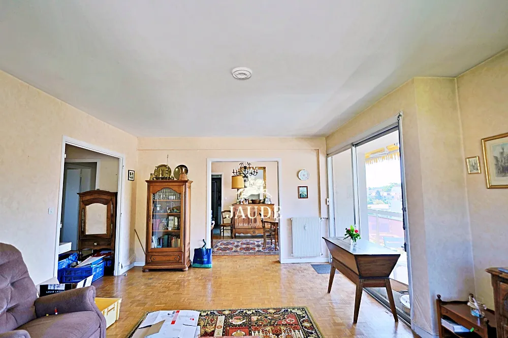 Appartement lumineux à Chamalieres avec vue panoramique – à rénover, 107,75 m² 