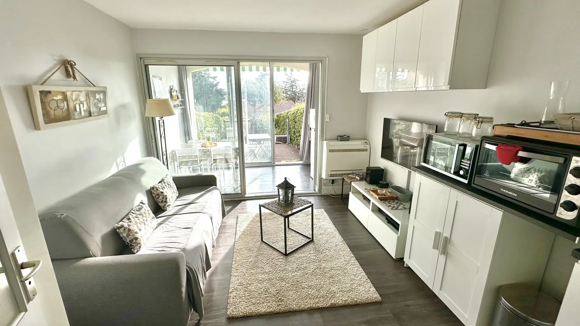 Appartement en rez-de-jardin avec terrasse et parking à Bandol 