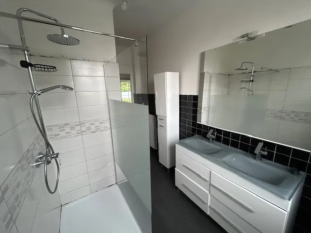 Belle maison rénovée de 204 m² à Rabastens de Bigorre avec deux appartements indépendants 