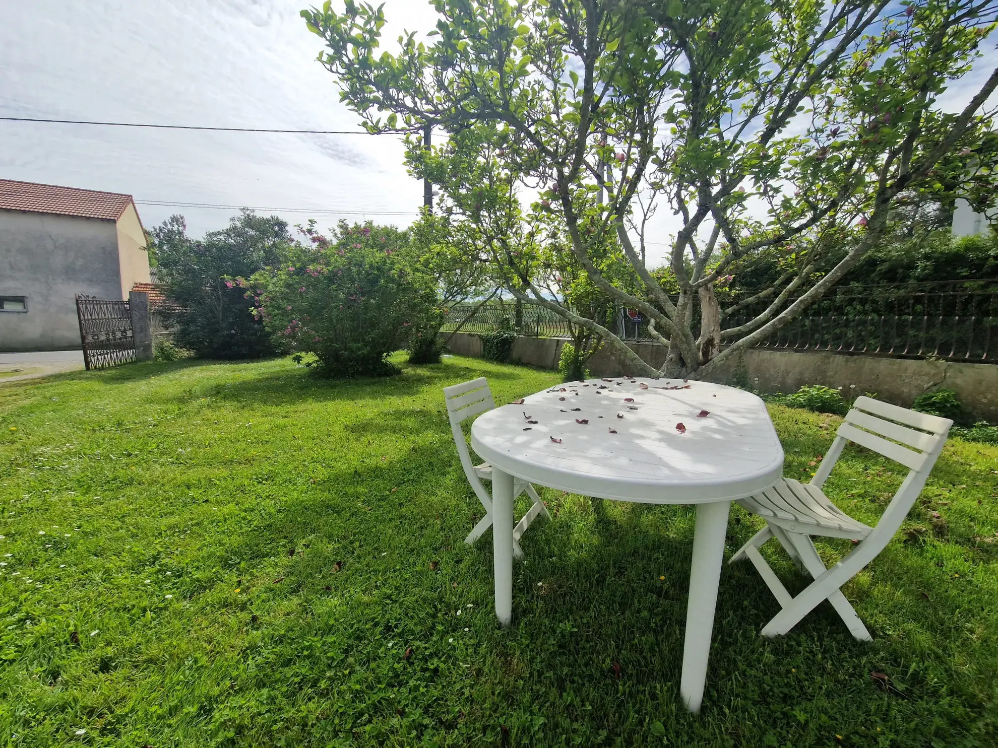 Belle maison rénovée de 204 m² à Rabastens de Bigorre avec deux appartements indépendants 