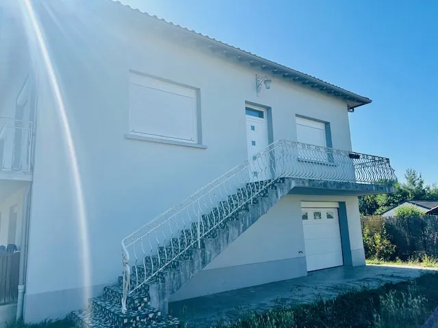 Belle maison rénovée de 204 m² à Rabastens de Bigorre avec deux appartements indépendants 