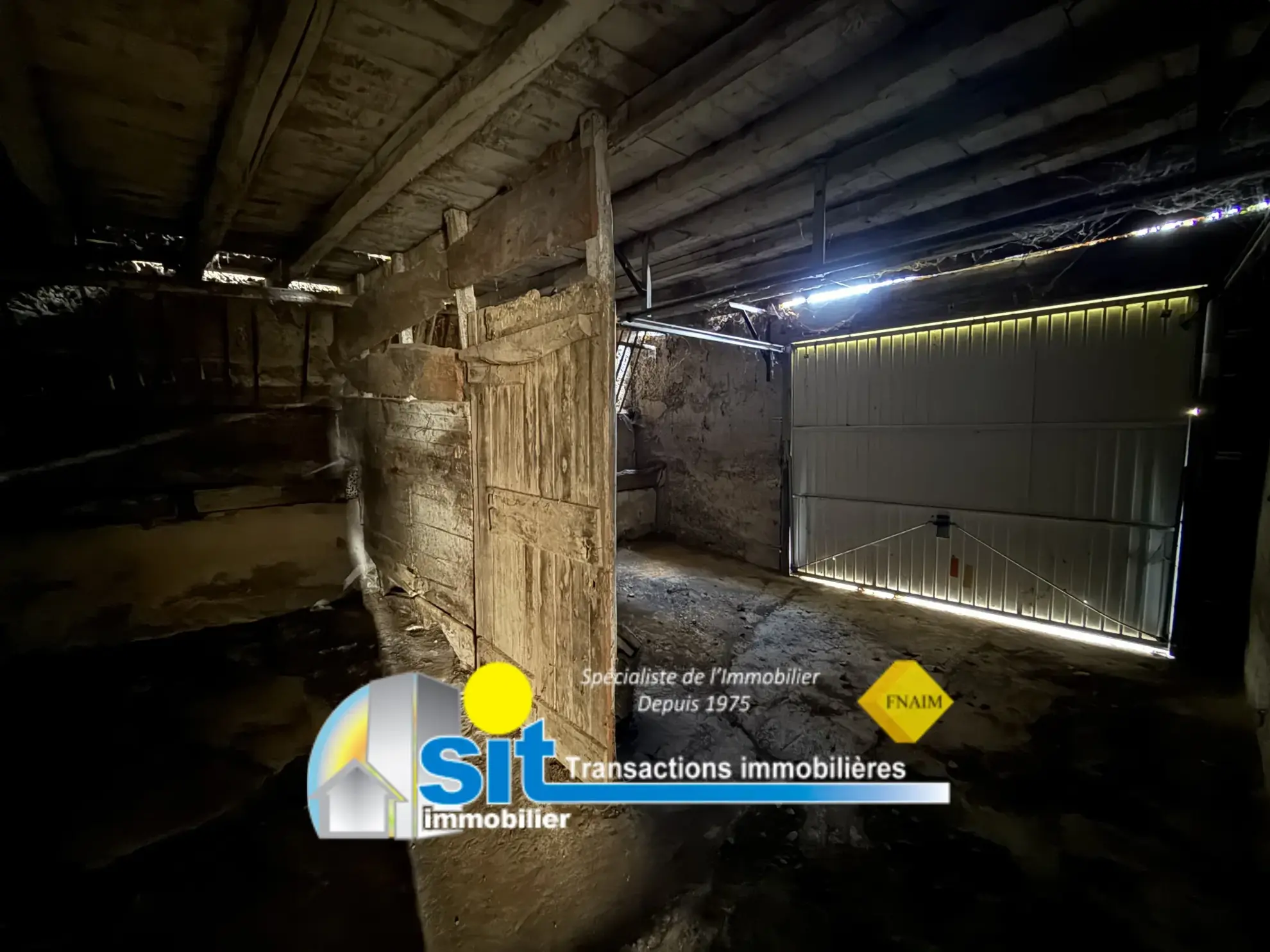 Ferme ancienne à rénover avec dépendances sur terrain vallonné à Vernioz (38150) 