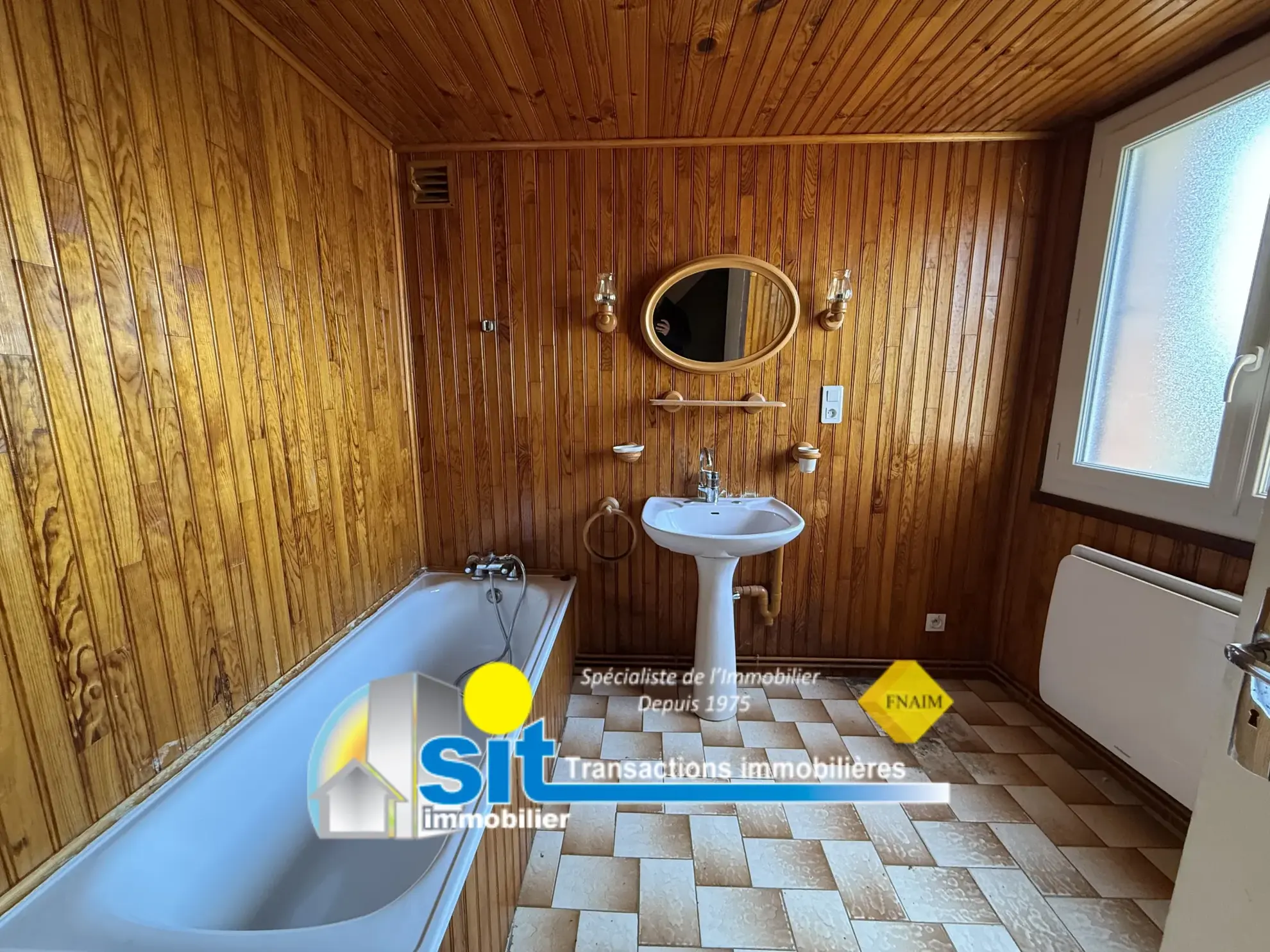 Ferme ancienne à rénover avec dépendances sur terrain vallonné à Vernioz (38150) 