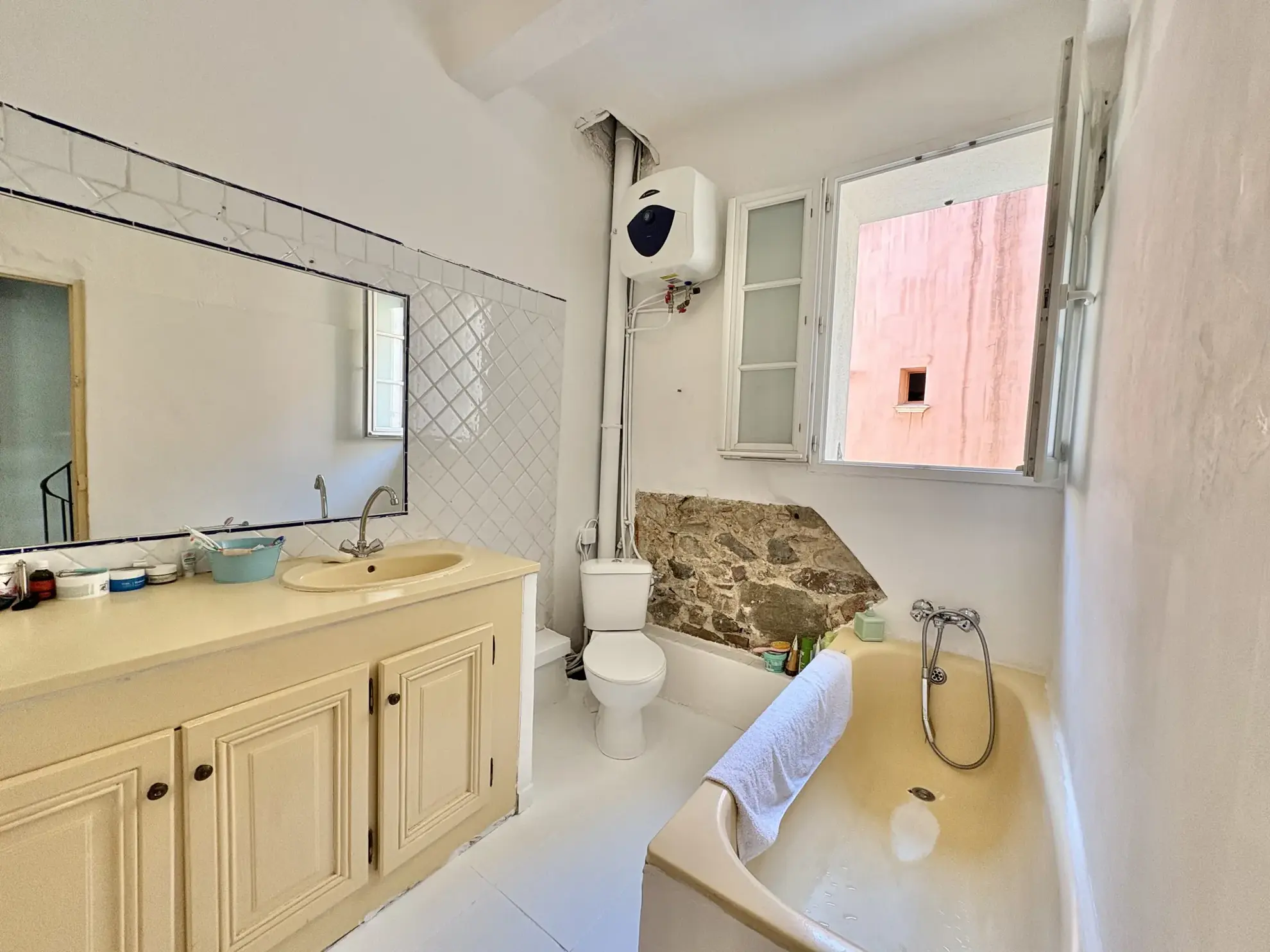 Maison de ville à vendre à La Seyne-sur-Mer - 2 chambres et confort moderne 