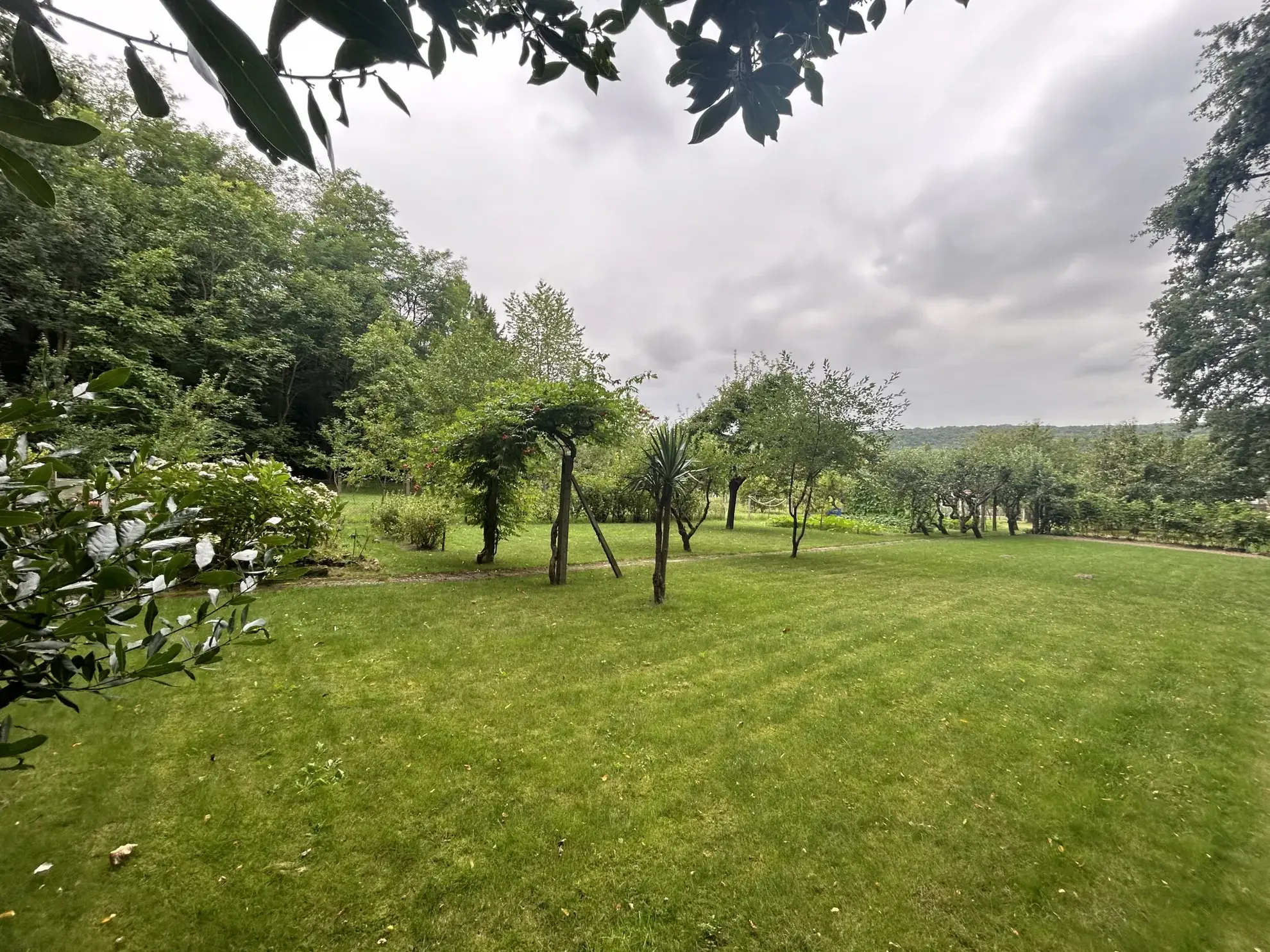 Belle maison à Janville sur Juine avec grand terrain et aménagement pour deux familles 