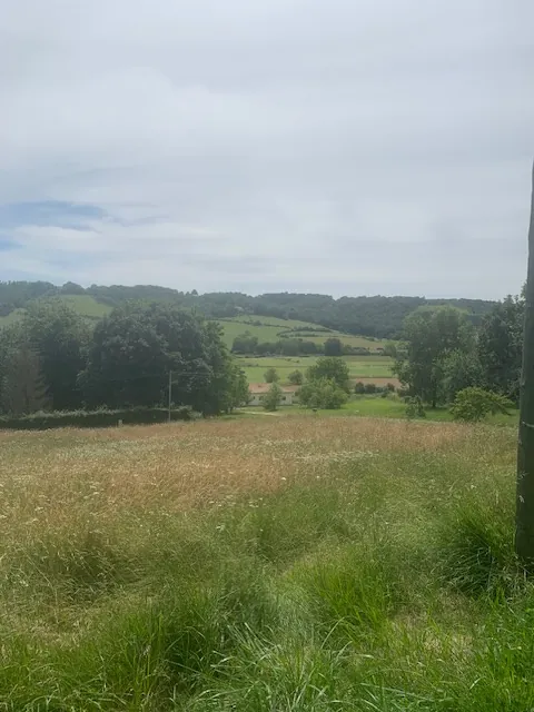 Belle maison de campagne en pierre de 65 m² en Dordogne avec terrain arboré 
