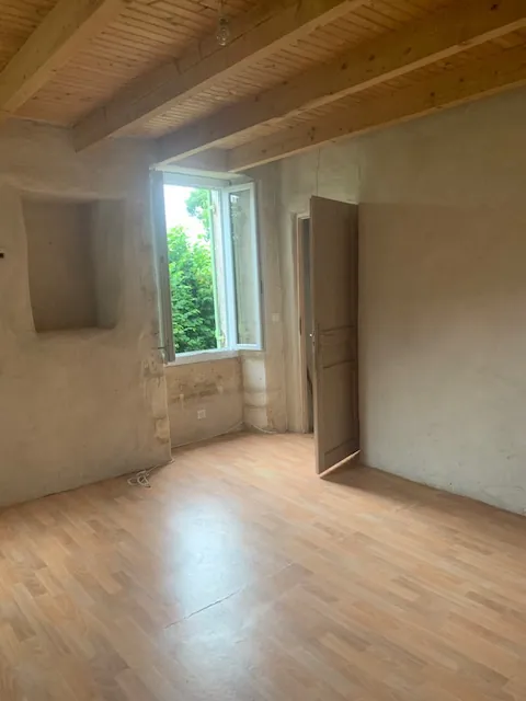 Belle maison de campagne en pierre de 65 m² en Dordogne avec terrain arboré 