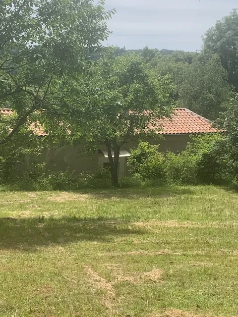 Belle maison de campagne en pierre de 65 m² en Dordogne avec terrain arboré 