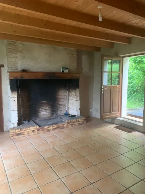 Belle maison de campagne en pierre de 65 m² en Dordogne avec terrain arboré 