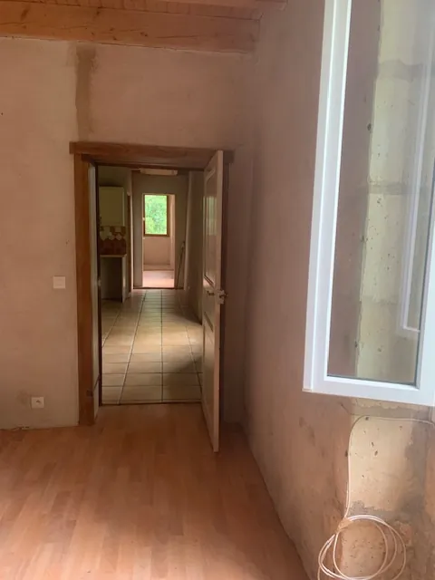 Belle maison de campagne en pierre de 65 m² en Dordogne avec terrain arboré 