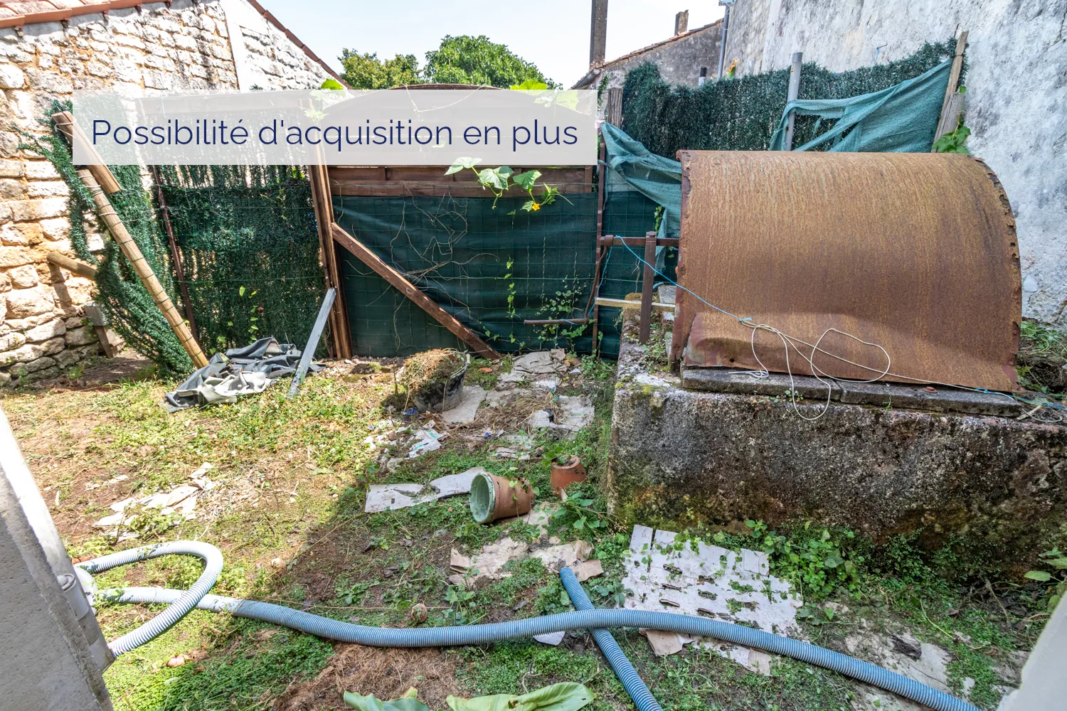 Maison ancienne à rénover avec jardin à Crazannes, proche Saintes et Rochefort 