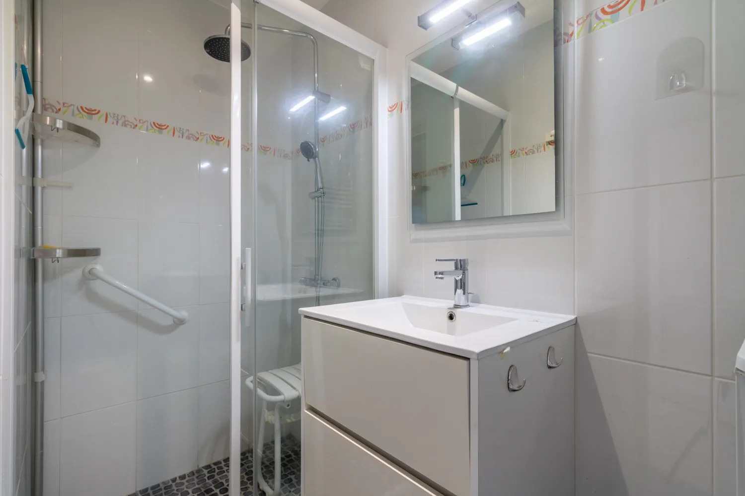 Maison ancienne à rénover avec jardin à Crazannes, proche Saintes et Rochefort 