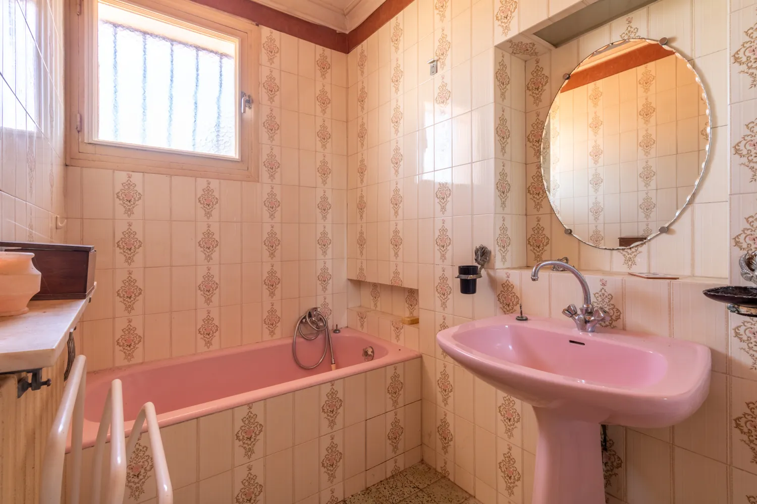 Maison ancienne à rénover avec jardin à Crazannes, proche Saintes et Rochefort 