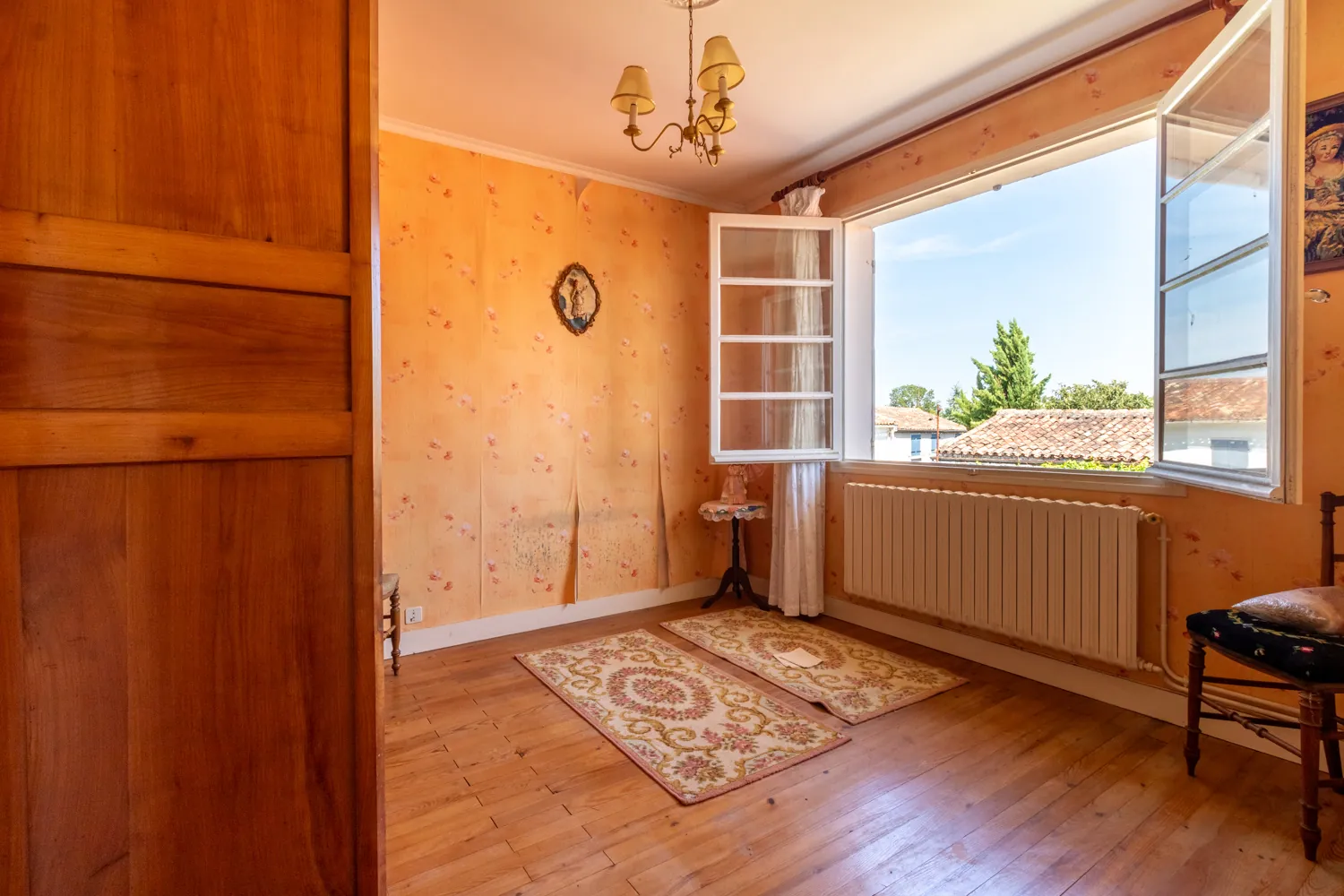 Maison ancienne à rénover avec jardin à Crazannes, proche Saintes et Rochefort 