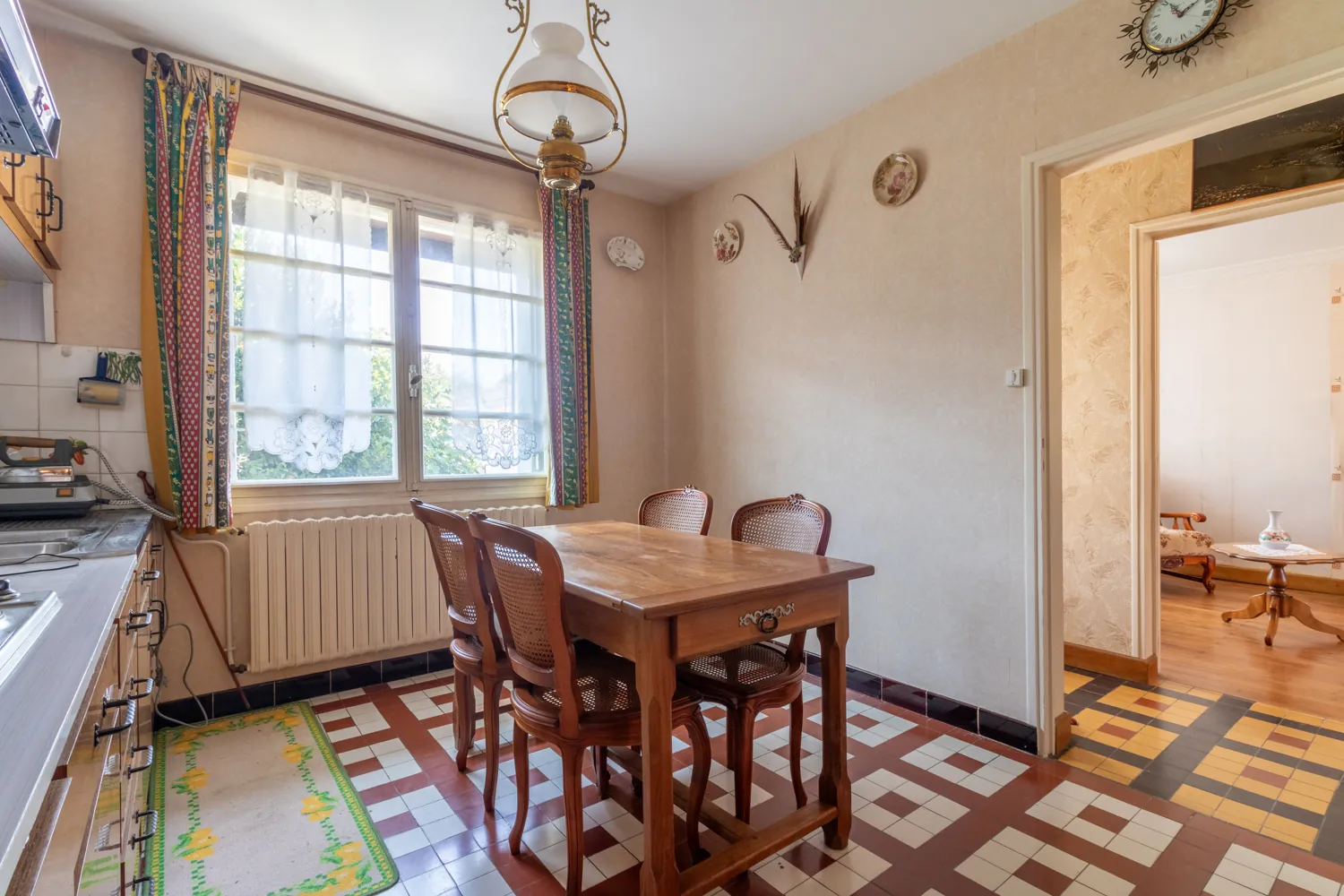 Maison ancienne à rénover avec jardin à Crazannes, proche Saintes et Rochefort 