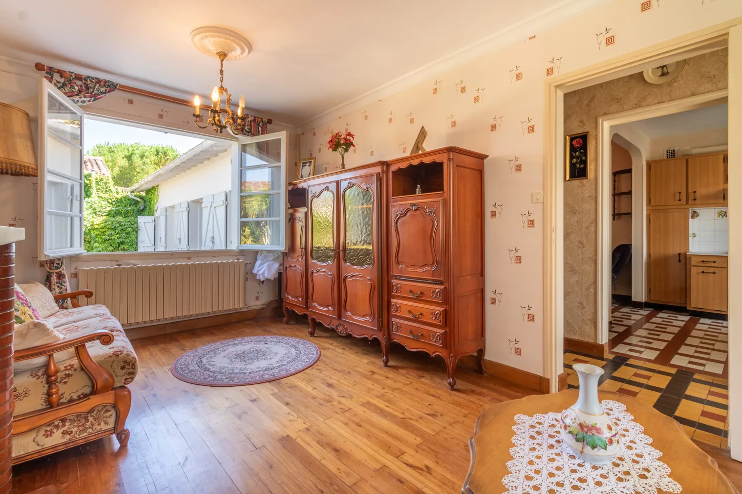 Maison ancienne à rénover avec jardin à Crazannes, proche Saintes et Rochefort 