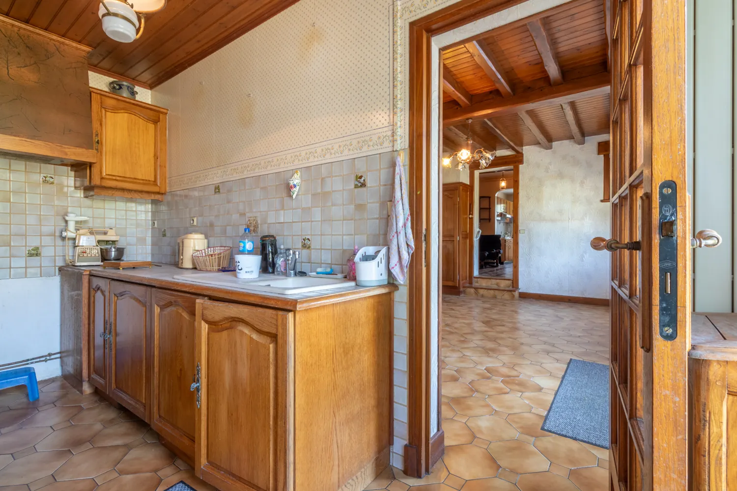 Maison ancienne à rénover avec jardin à Crazannes, proche Saintes et Rochefort 