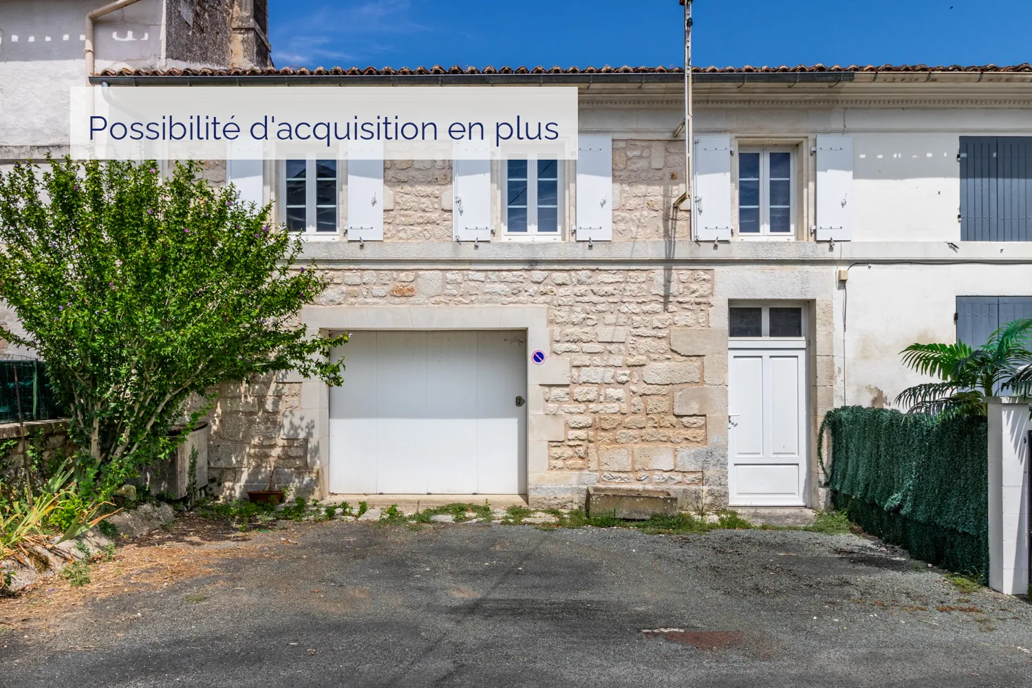 Maison ancienne à rénover avec jardin à Crazannes, proche Saintes et Rochefort 