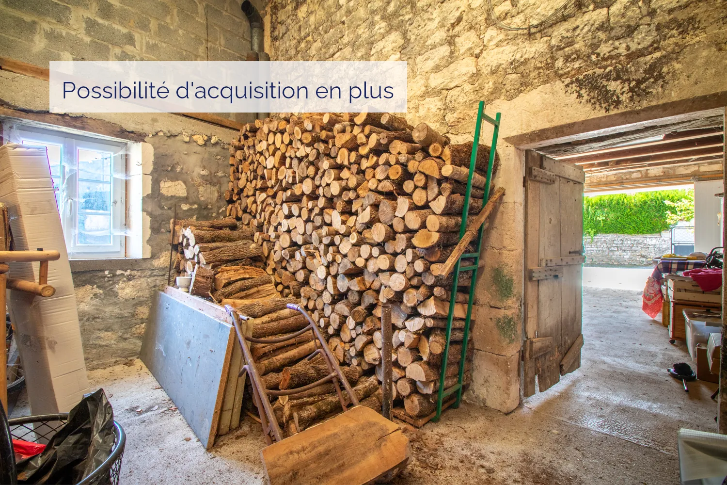 Maison ancienne à rénover avec jardin à Crazannes, proche Saintes et Rochefort 