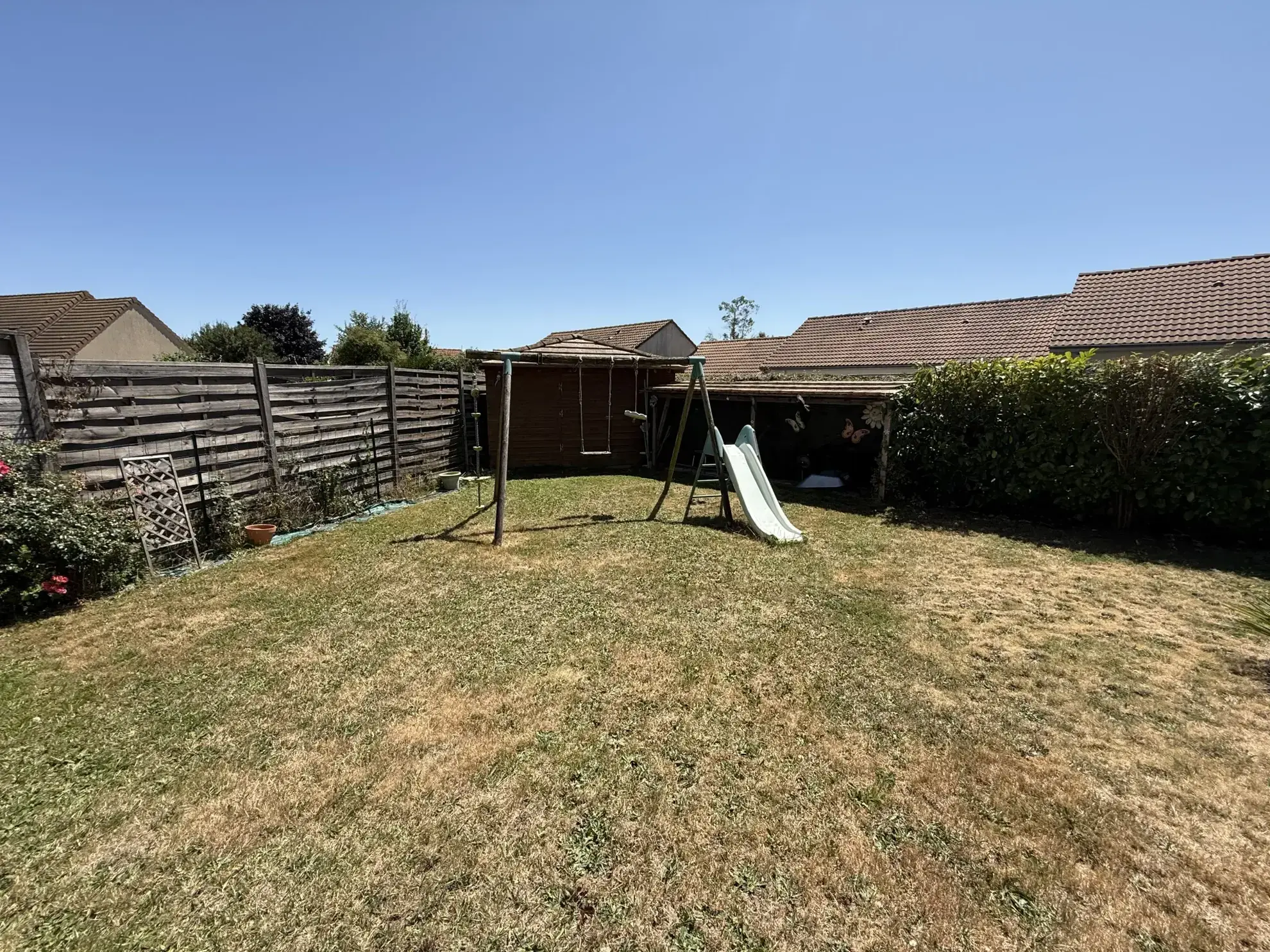 Maison de plain-pied 129 m² à Alençon avec 4 chambres et garage 