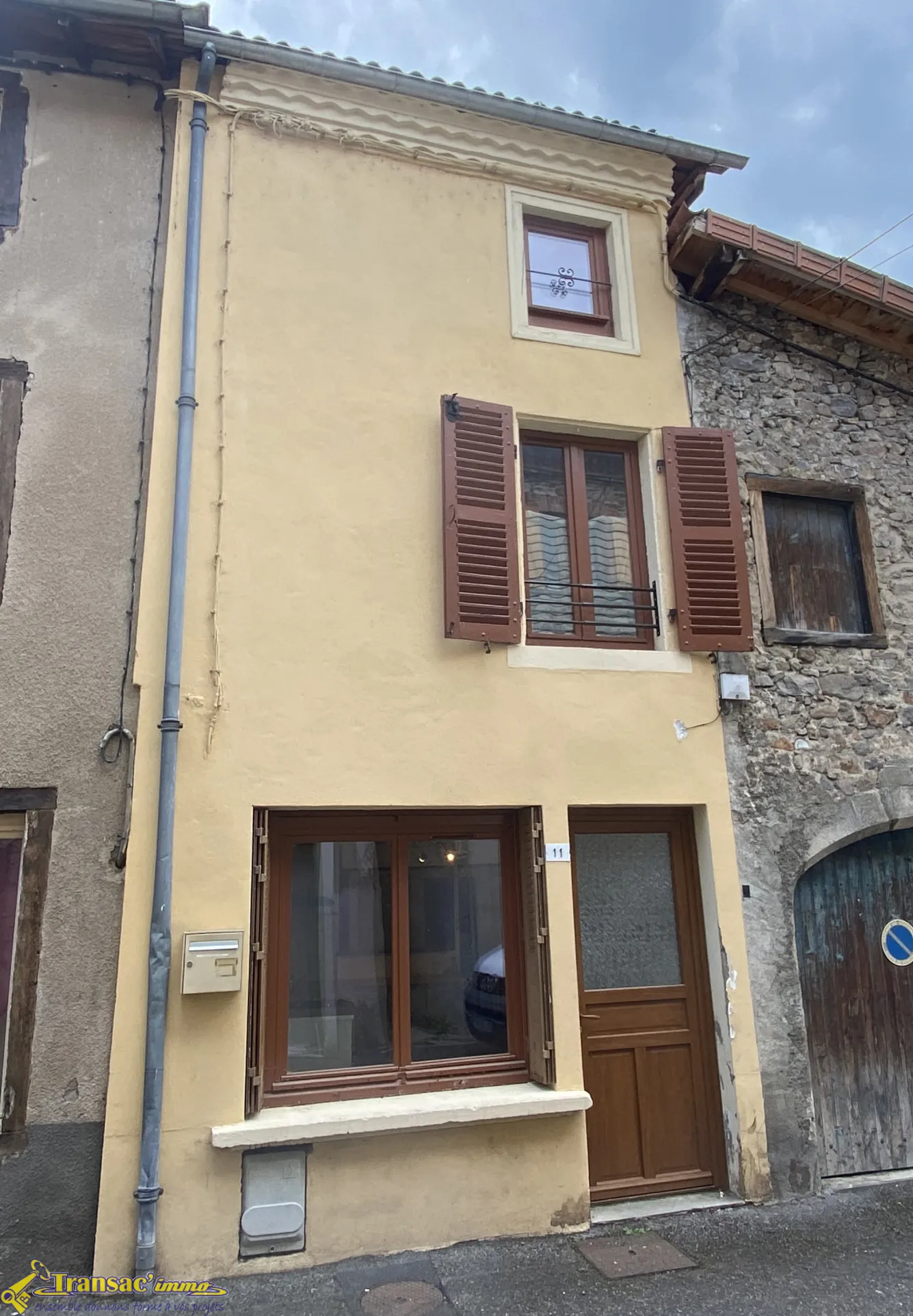 Maison de ville à Courpière de 76,8 m² avec jardin et bureau