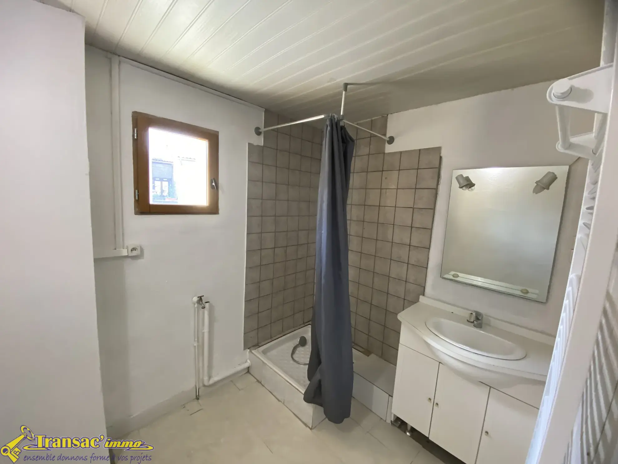 Maison de ville à Courpière de 76,8 m² avec jardin et bureau 