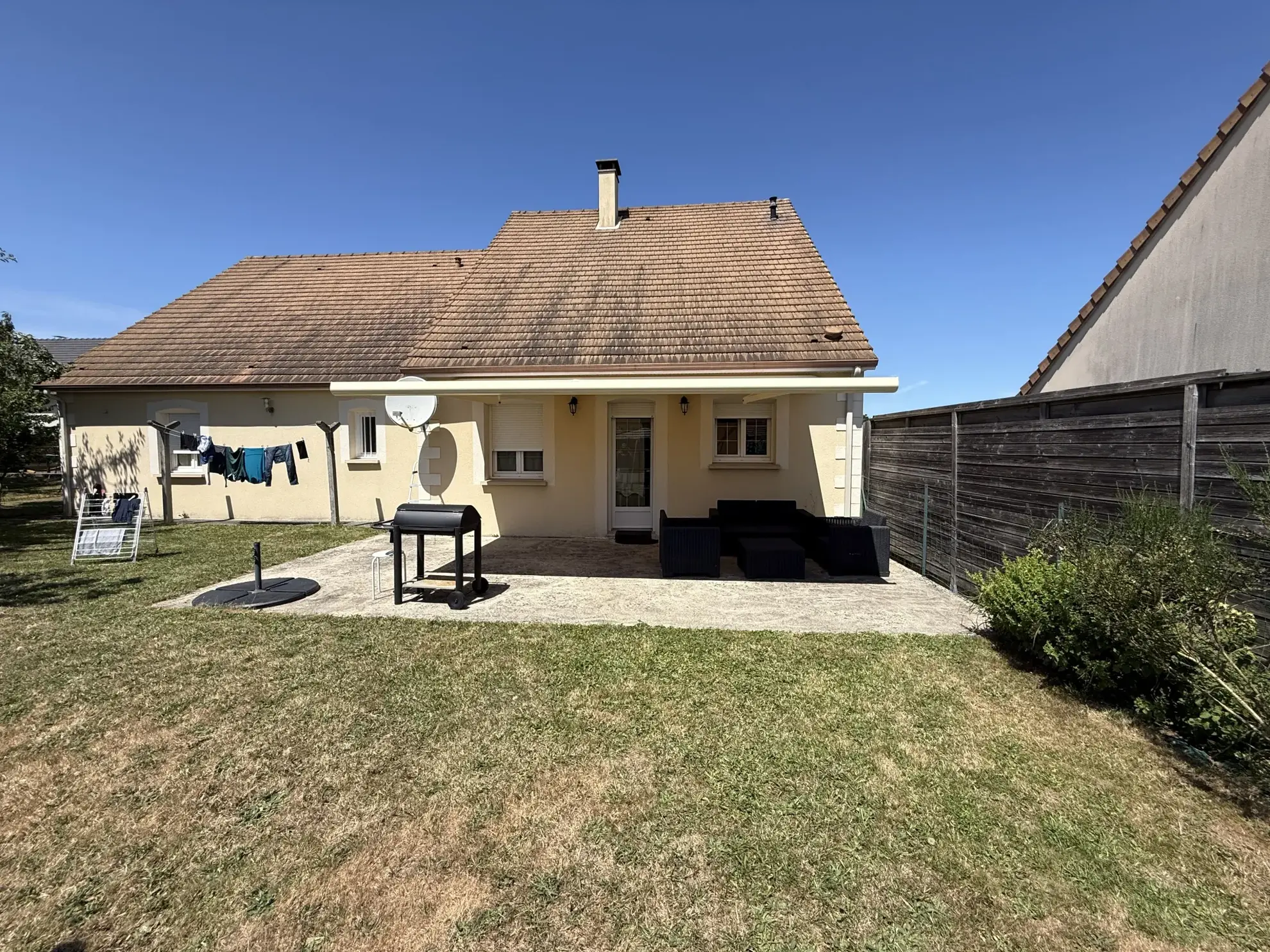 Maison de plain-pied 129 m² à Alençon avec 4 chambres et garage 