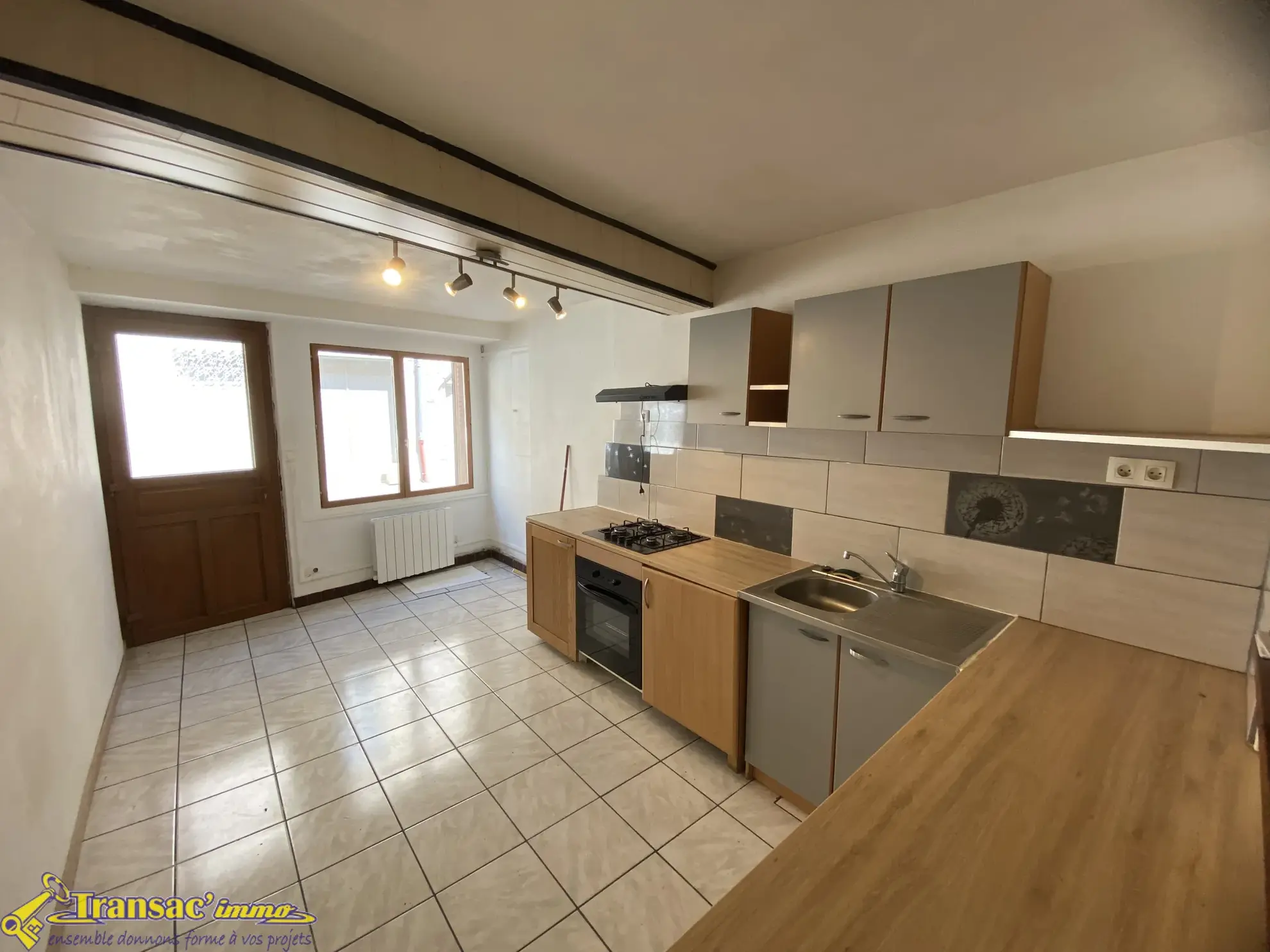 Maison de ville à Courpière de 76,8 m² avec jardin et bureau 