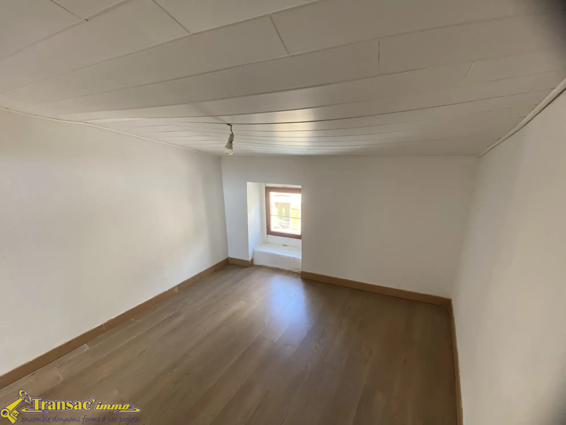 Maison de ville à Courpière de 76,8 m² avec jardin et bureau 