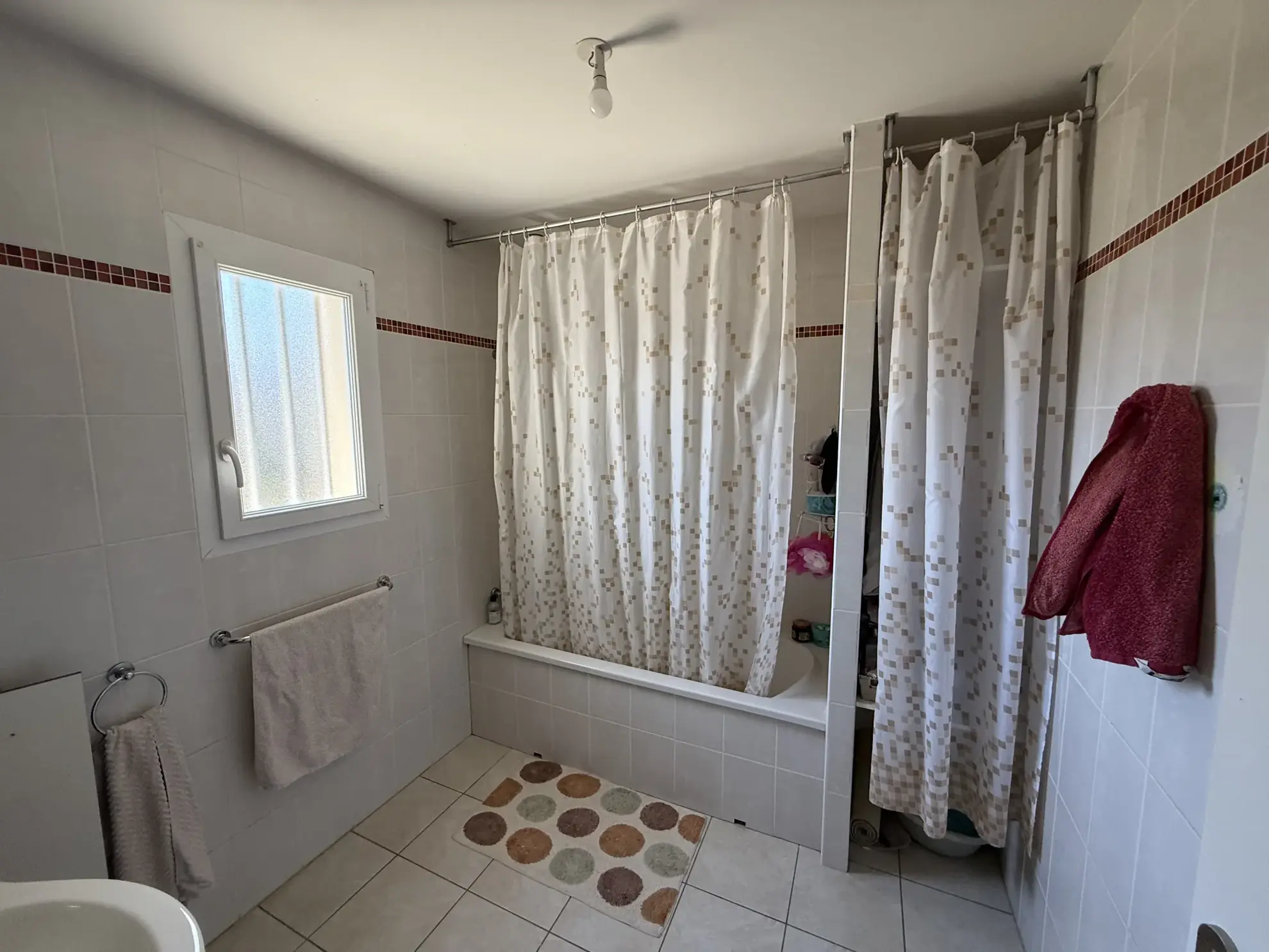 Maison de plain-pied 129 m² à Alençon avec 4 chambres et garage 