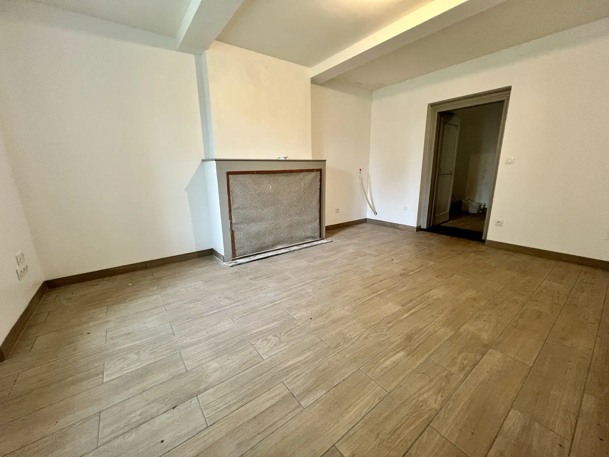 Charmante maison en pierres rénovée à Aspet avec grandes dépendances et jardin 