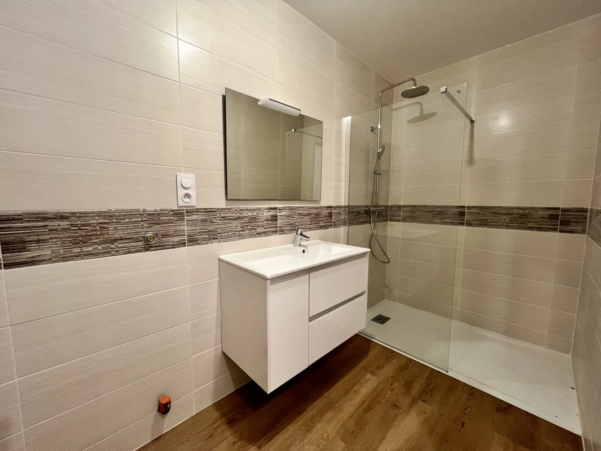 Charmante maison en pierres rénovée à Aspet avec grandes dépendances et jardin 