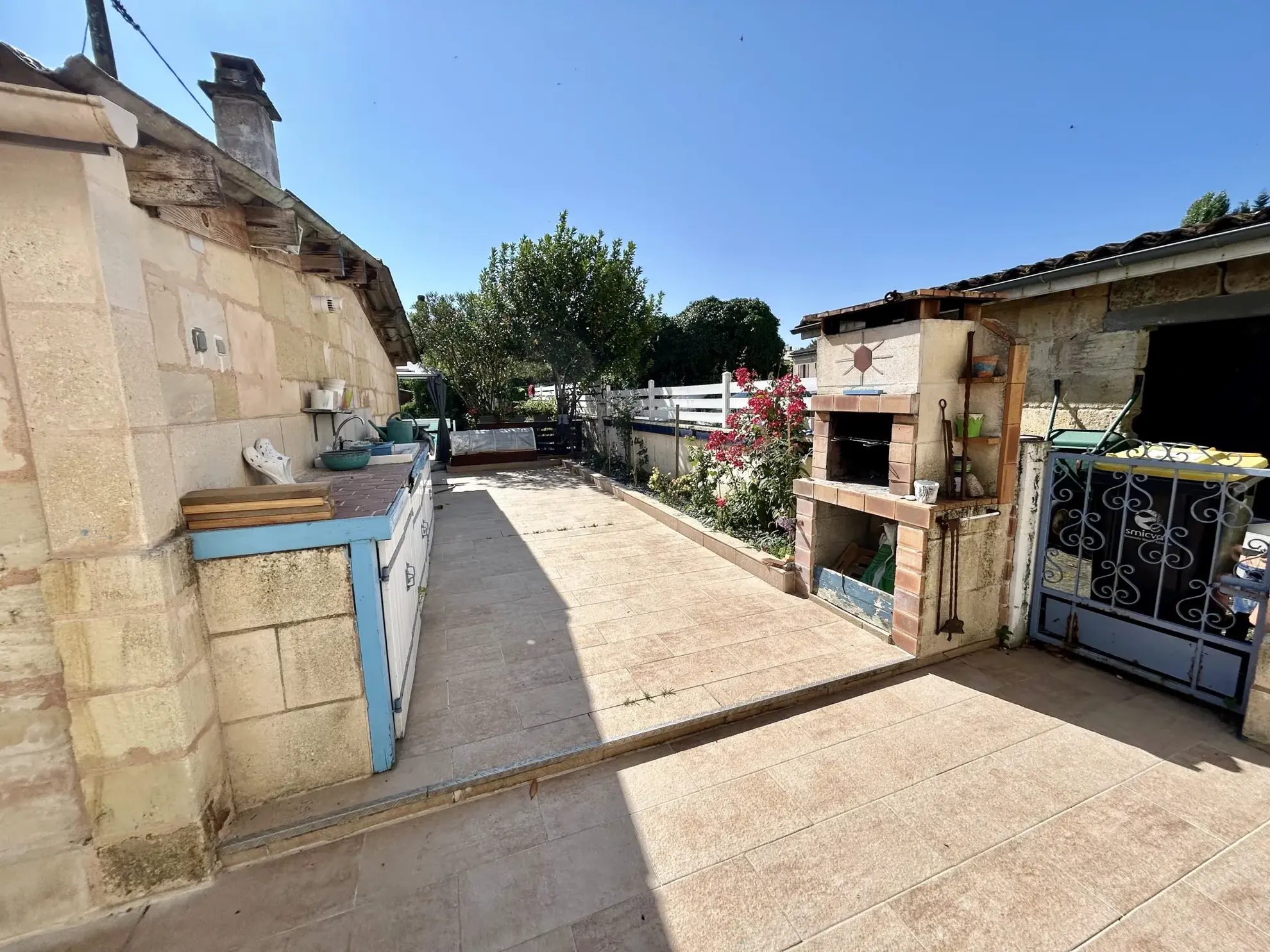 Belle maison de ville de 97 m² avec piscine, garage et terrasse à Saint Denis De Pile 