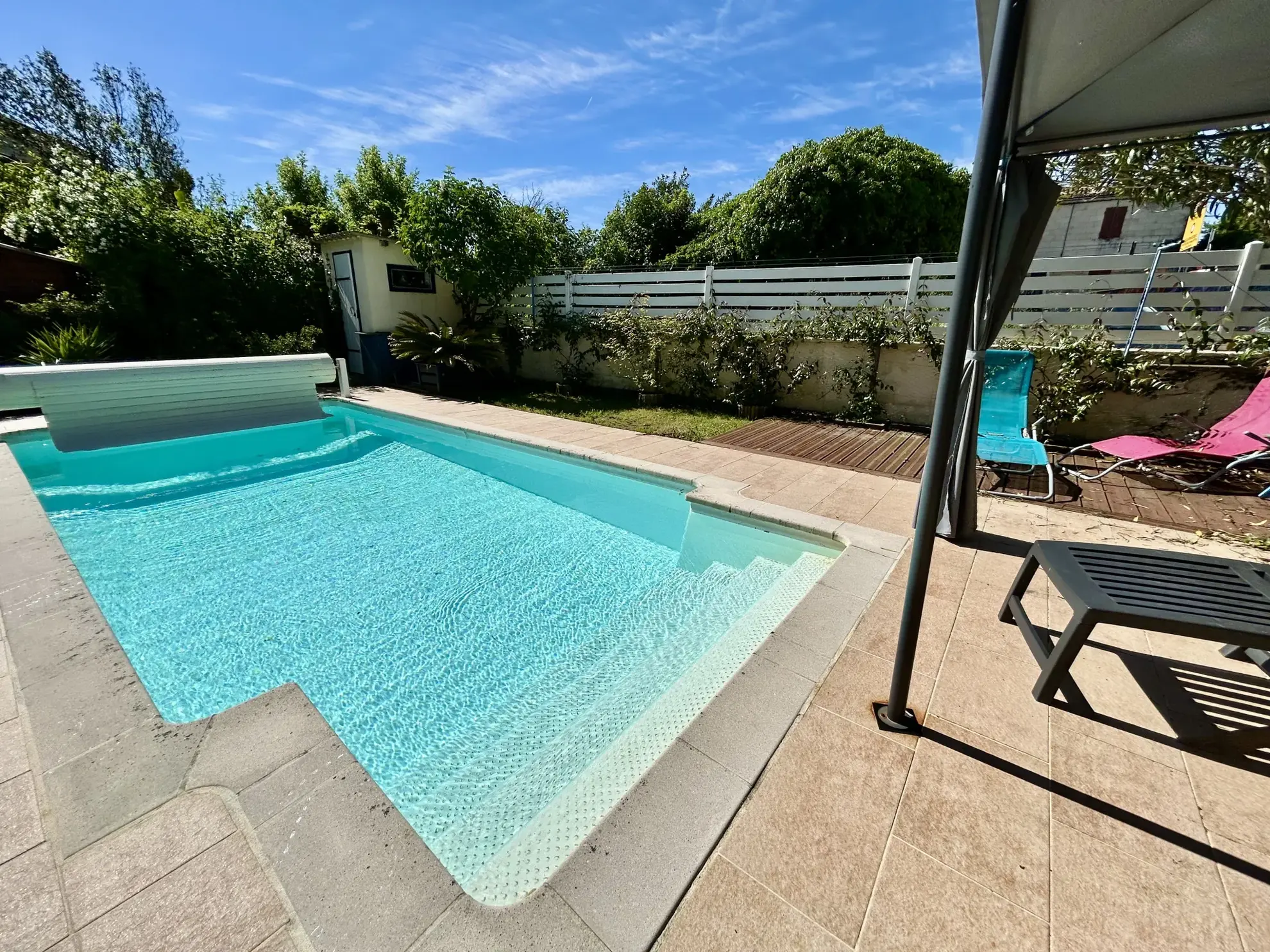 Belle maison de ville de 97 m² avec piscine, garage et terrasse à Saint Denis De Pile 