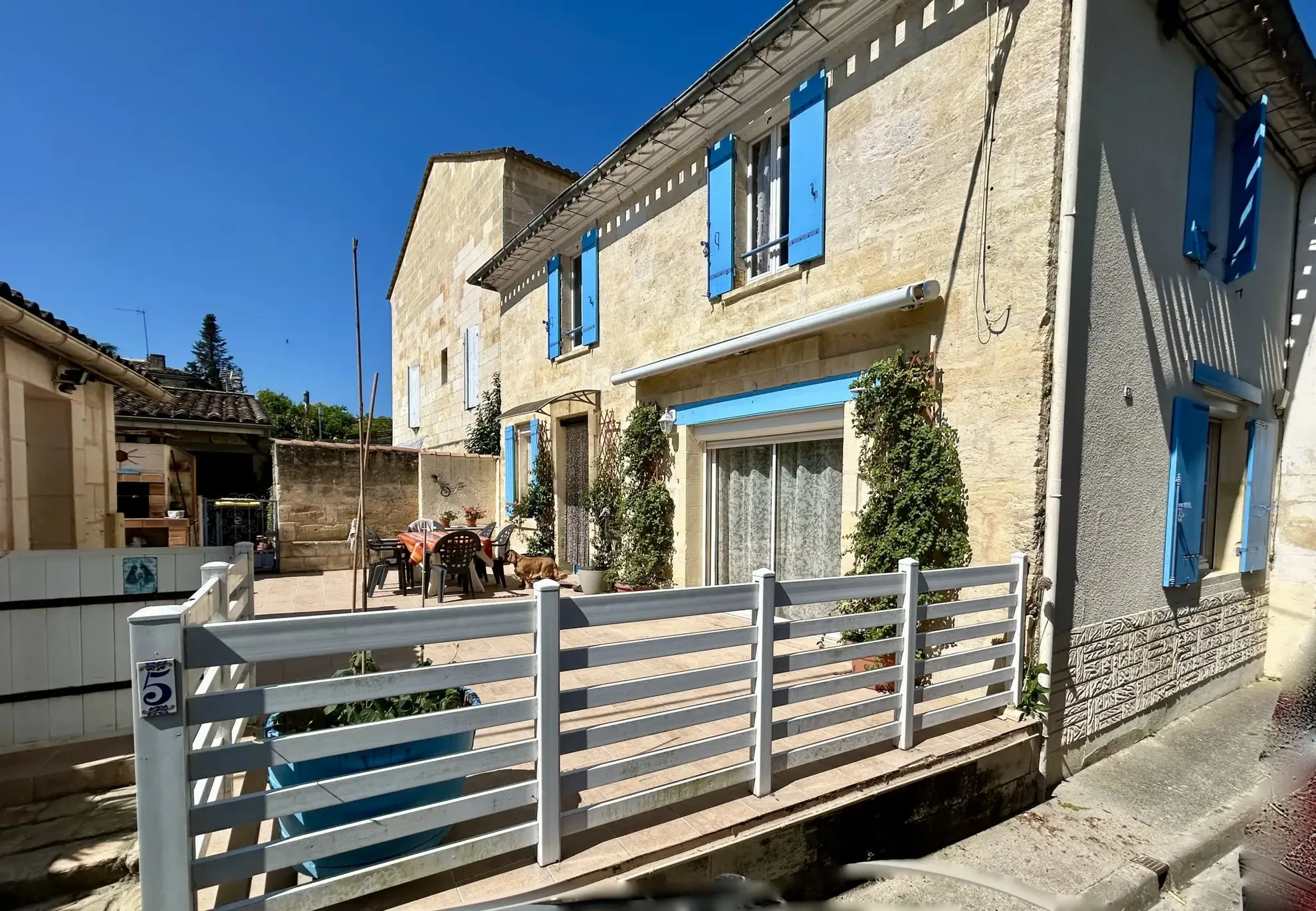 Belle maison de ville de 97 m² avec piscine, garage et terrasse à Saint Denis De Pile