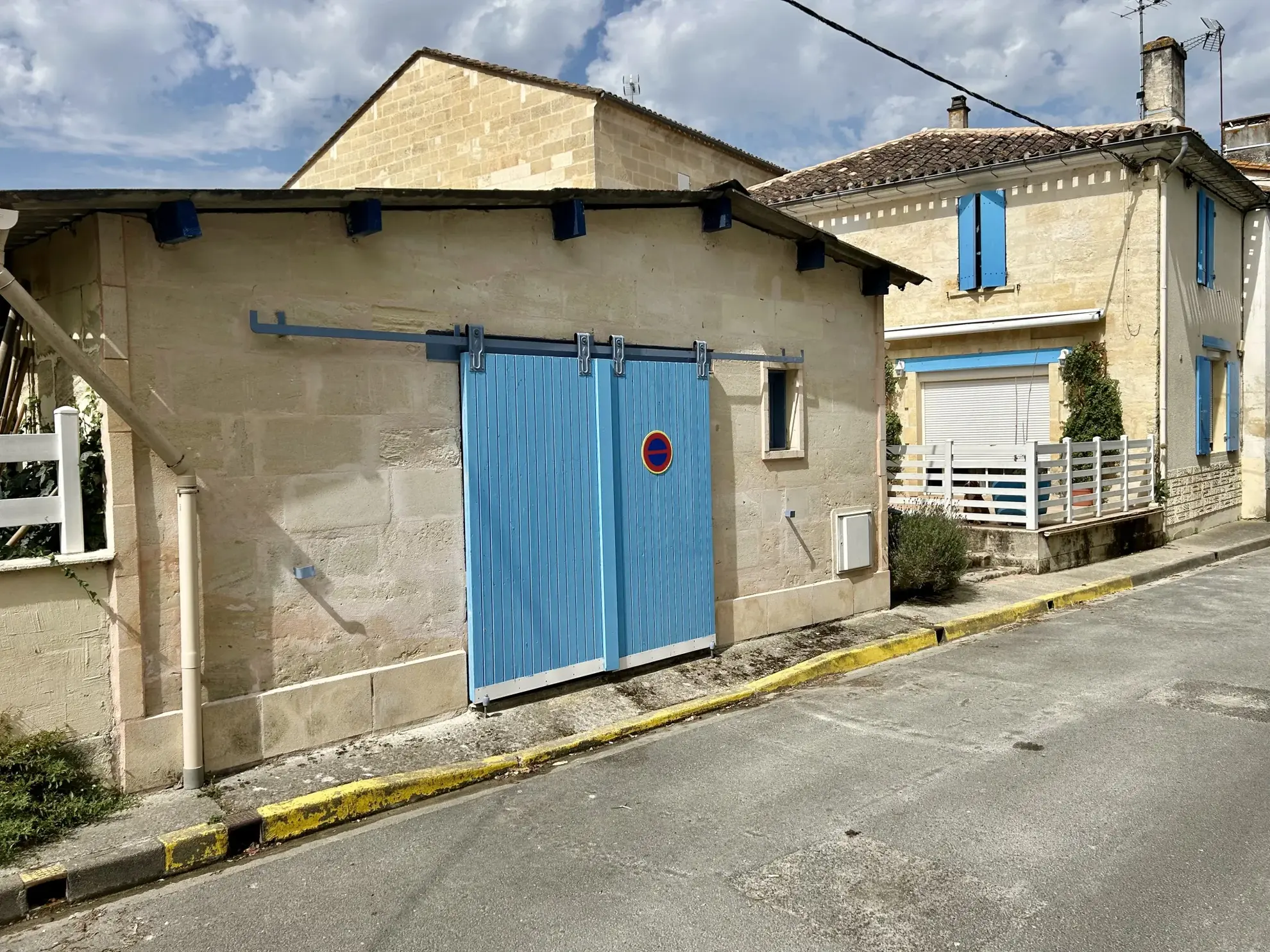 Belle maison de ville de 97 m² avec piscine, garage et terrasse à Saint Denis De Pile 